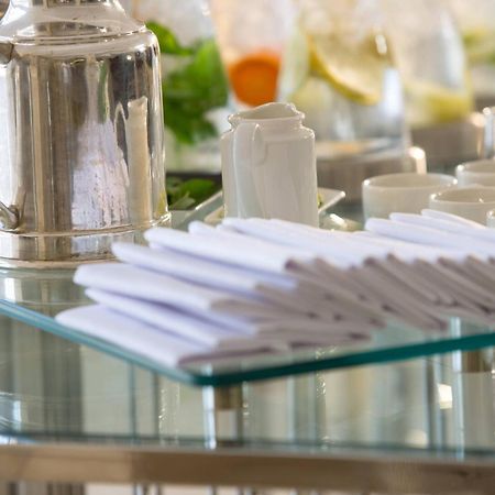 Renaissance Cairo Mirage City Hotel Bagian luar foto Napkins at a buffet