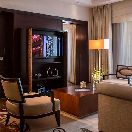 Renaissance Cairo Mirage City Hotel Bagian luar foto A suite at the Taj Mahal Palace, Mumbai