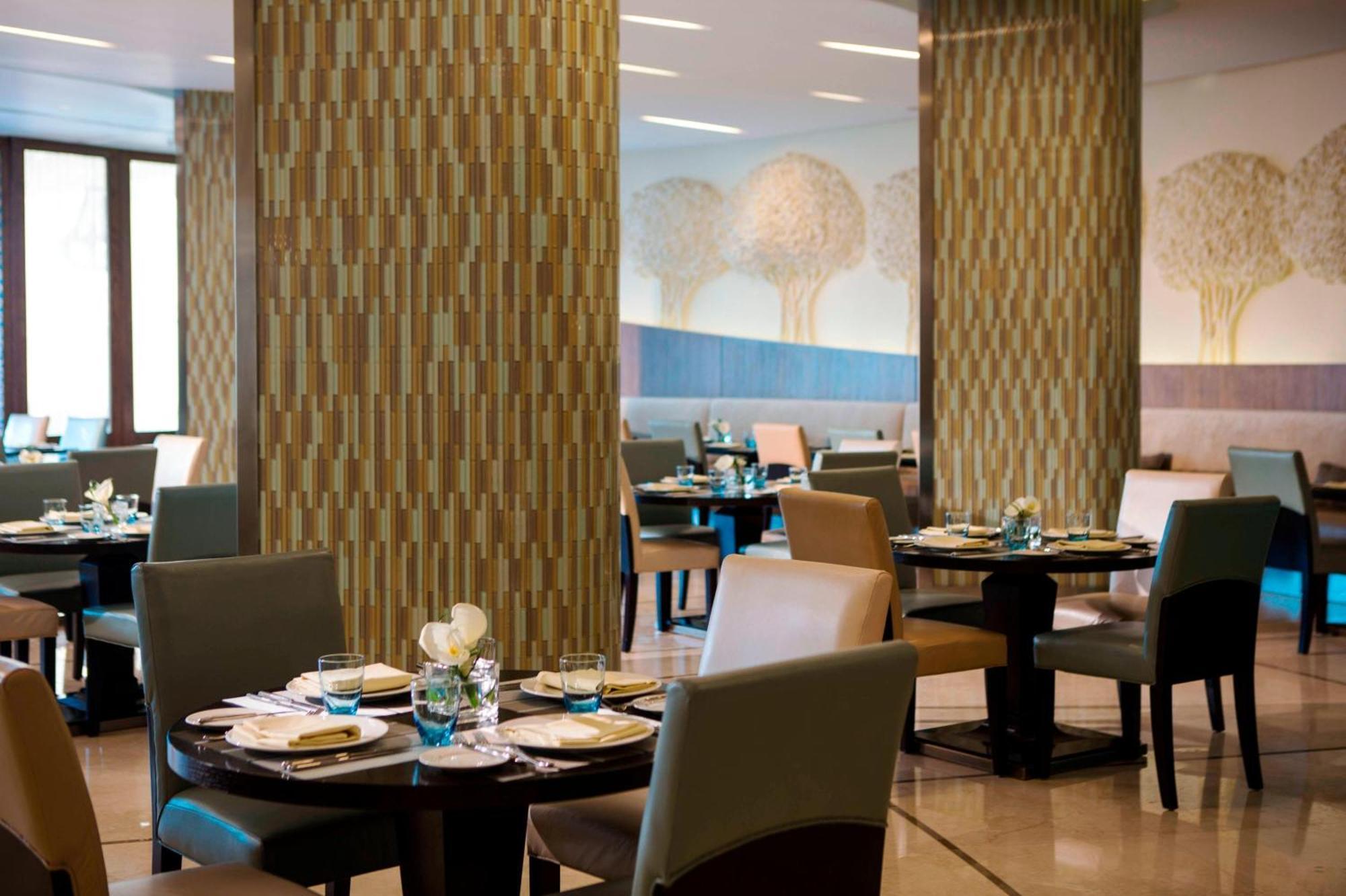 Renaissance Cairo Mirage City Hotel Bagian luar foto The restaurant