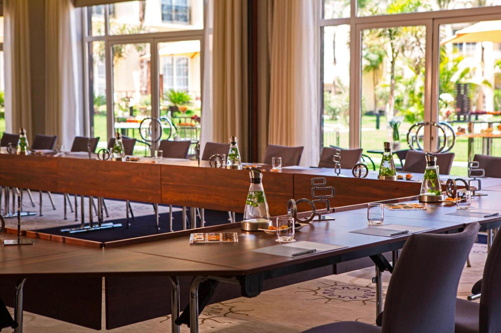 Renaissance Cairo Mirage City Hotel Bagian luar foto Meeting room