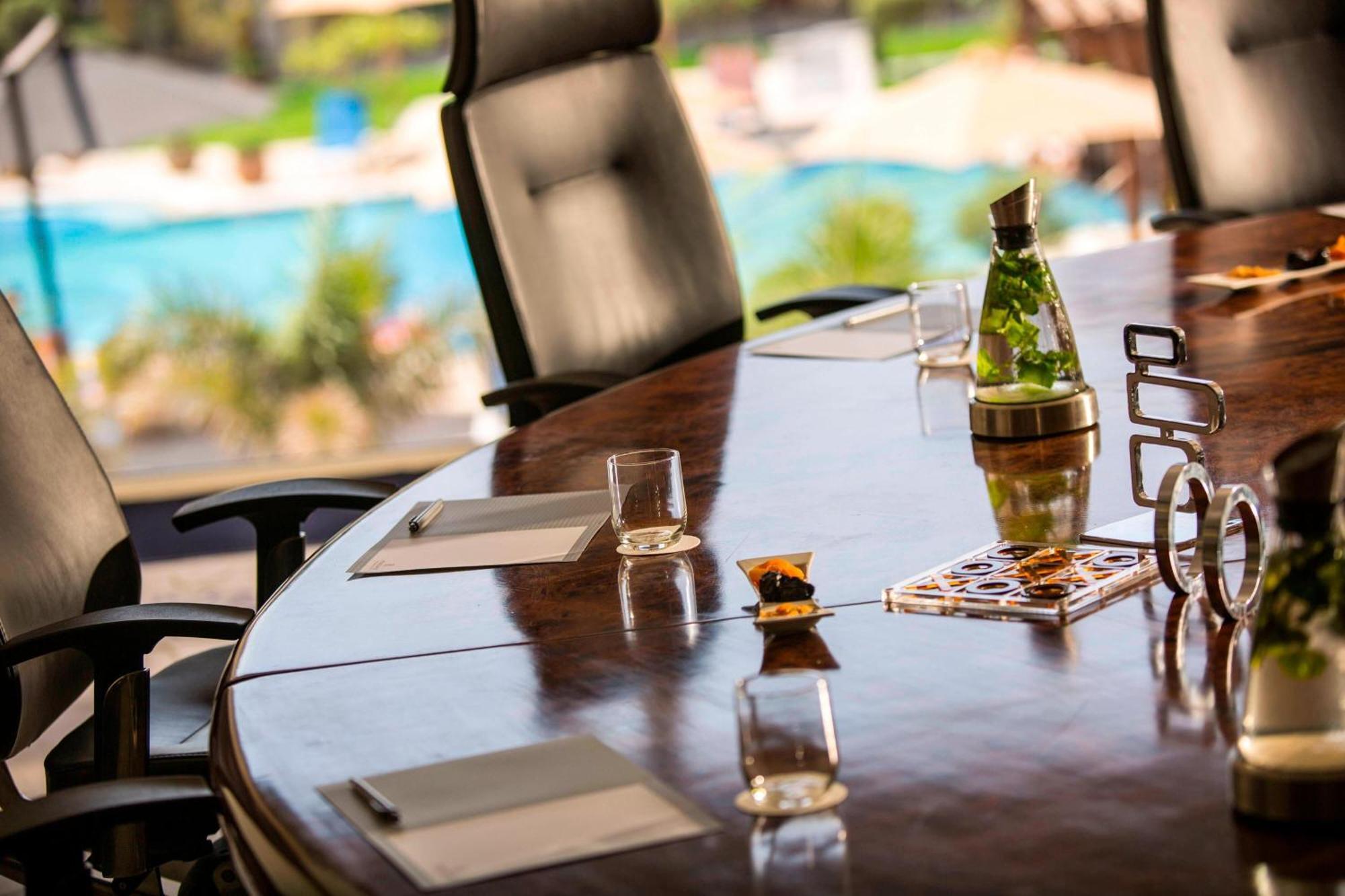 Renaissance Cairo Mirage City Hotel Bagian luar foto Meeting room at the hotel
