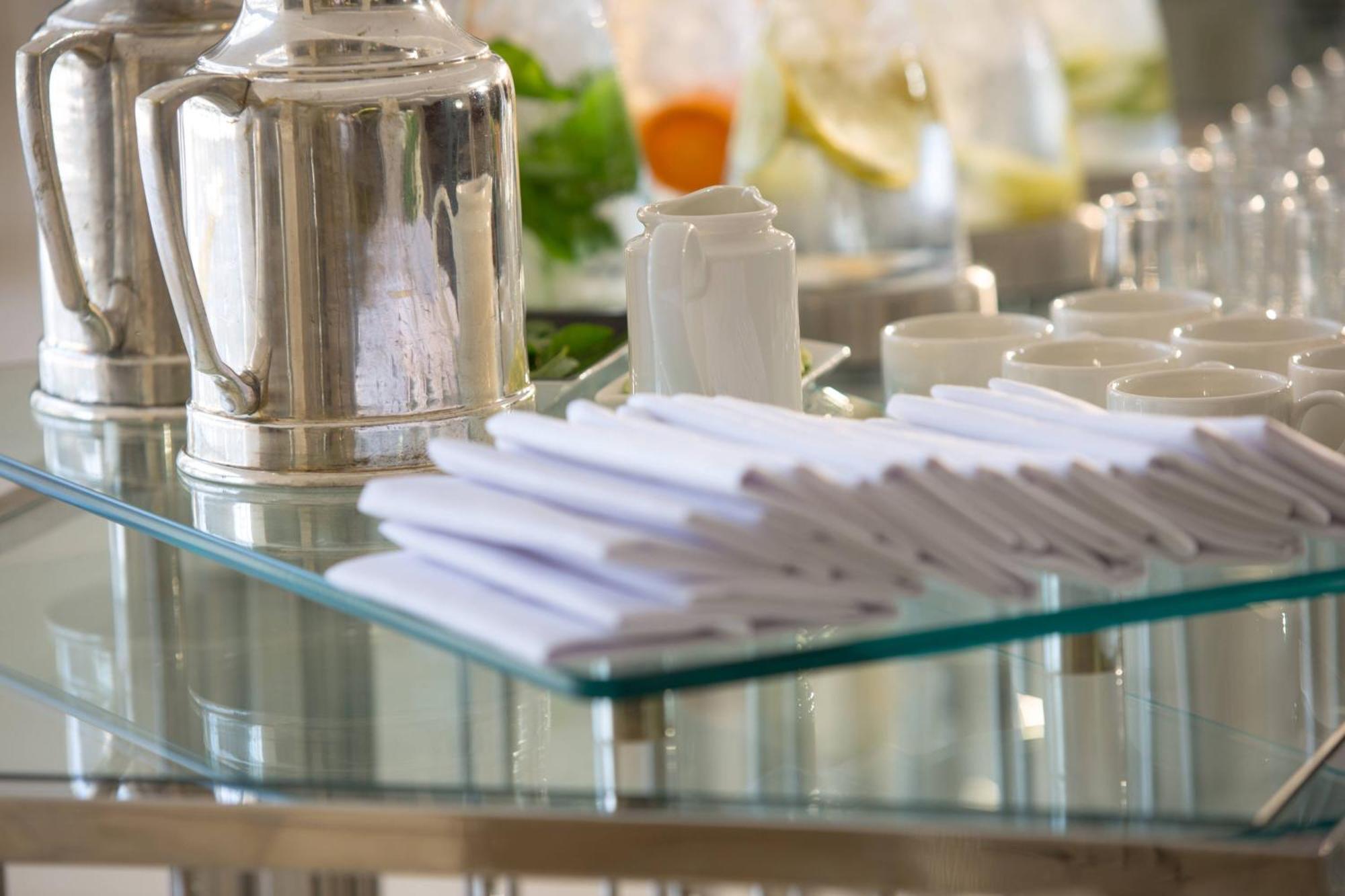 Renaissance Cairo Mirage City Hotel Bagian luar foto Napkins at a buffet
