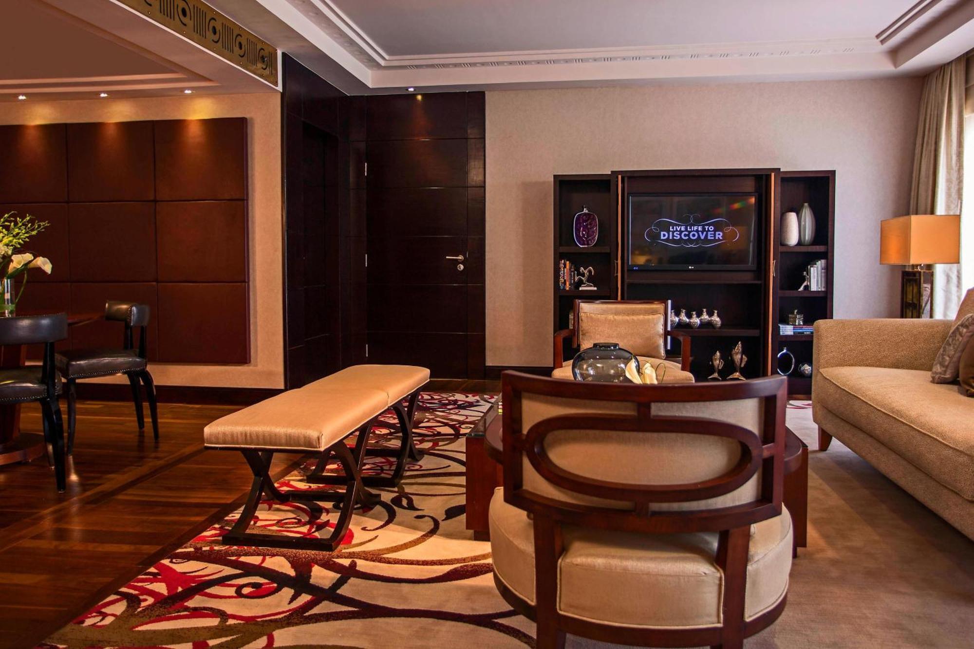 Renaissance Cairo Mirage City Hotel Bagian luar foto
