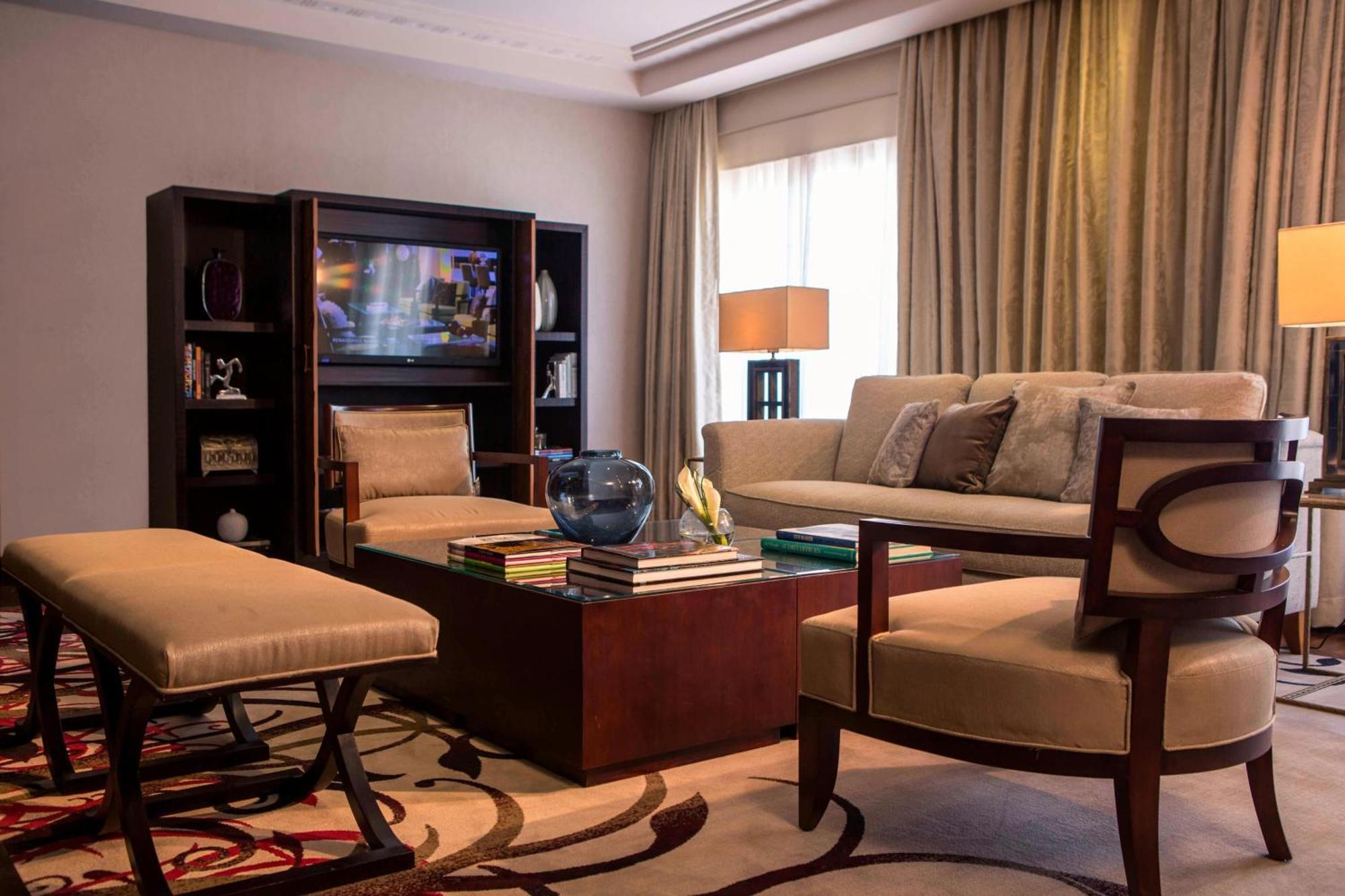 Renaissance Cairo Mirage City Hotel Bagian luar foto Living room