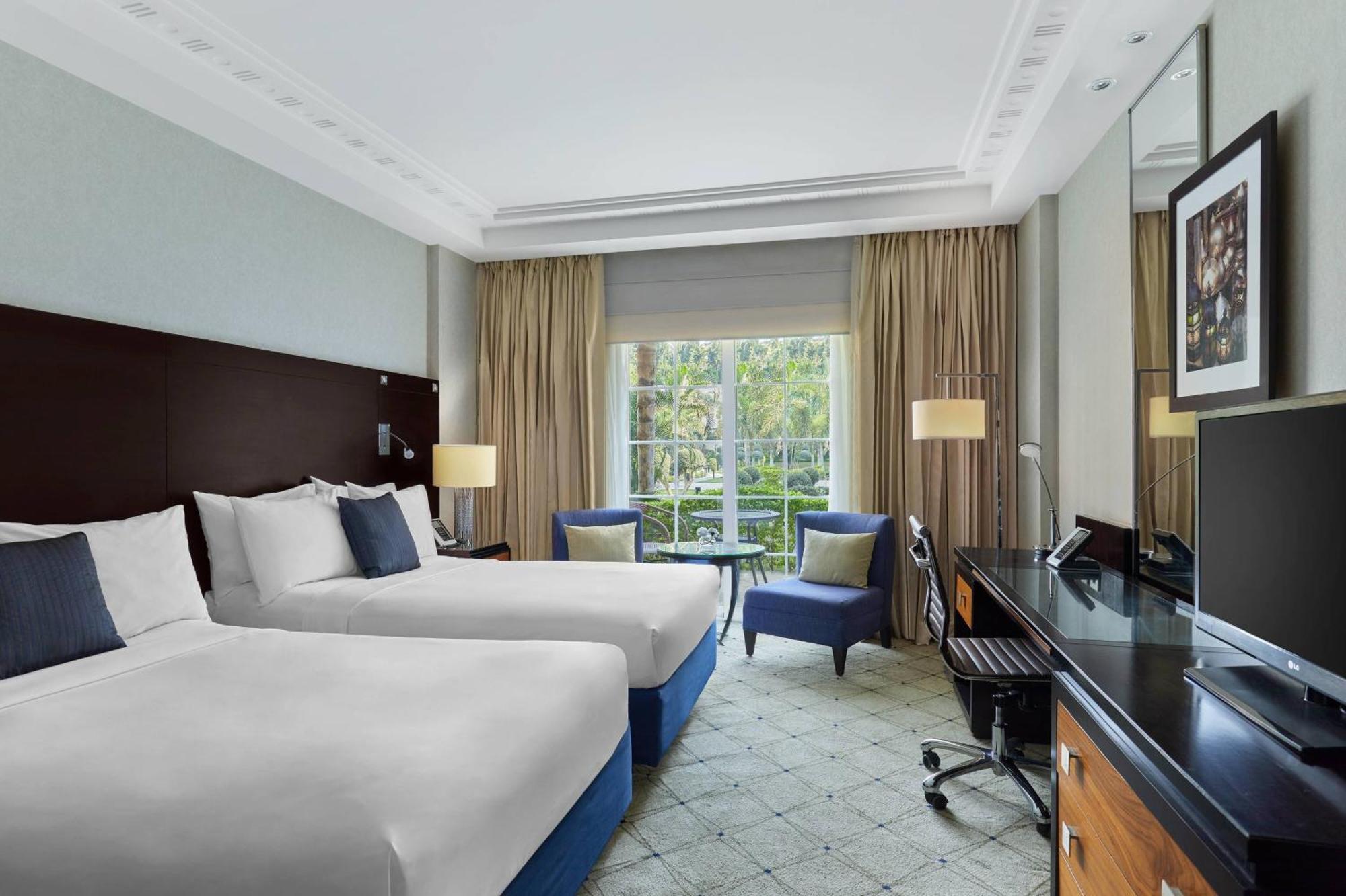 Renaissance Cairo Mirage City Hotel Bagian luar foto A room at the hotel